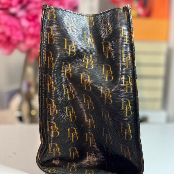 Dooney & Bourke Black and Tan Logo Tote Janine Florentino - Picture 3 of 11